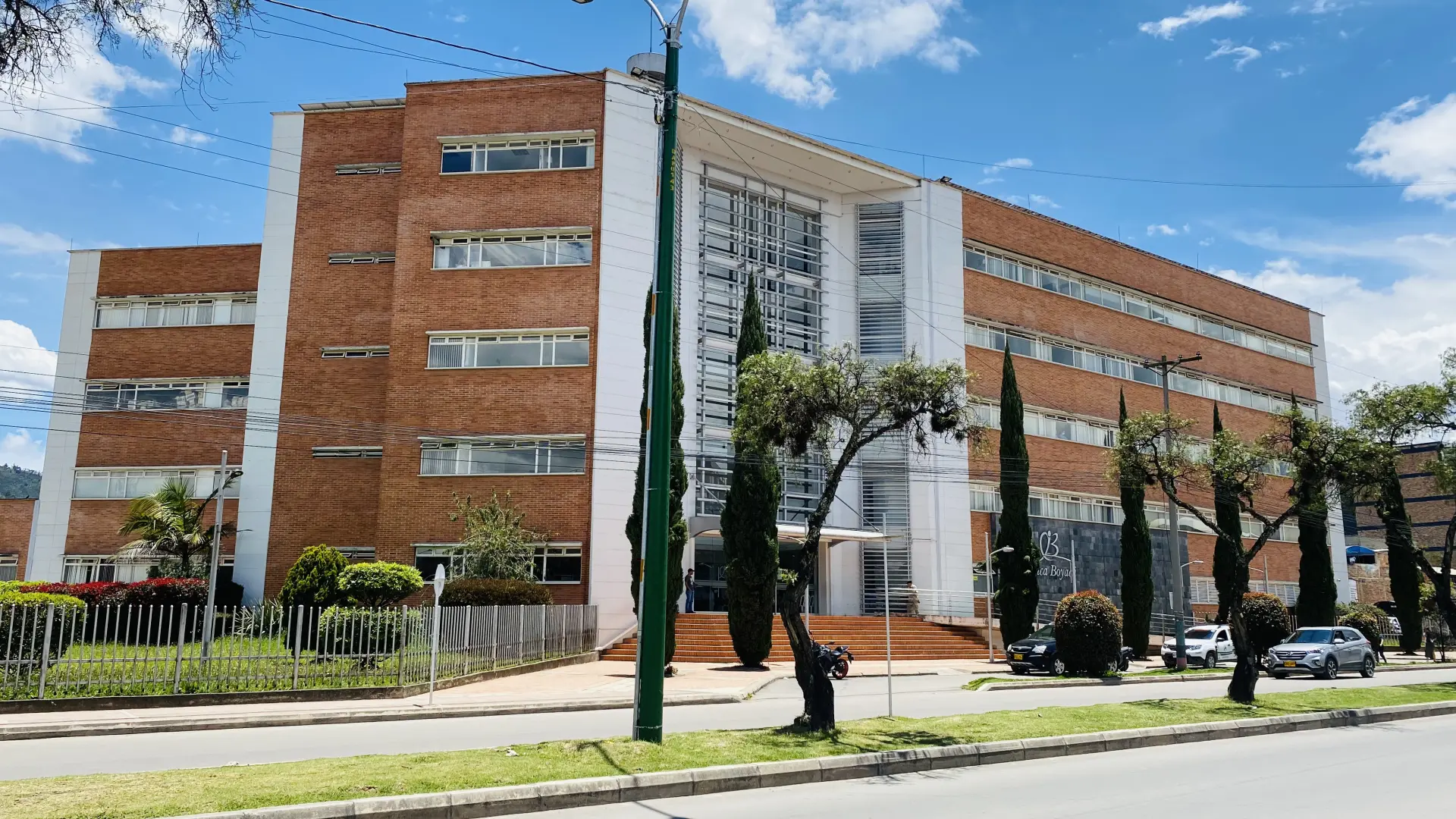 Vista frontal Clínica Boyacá
